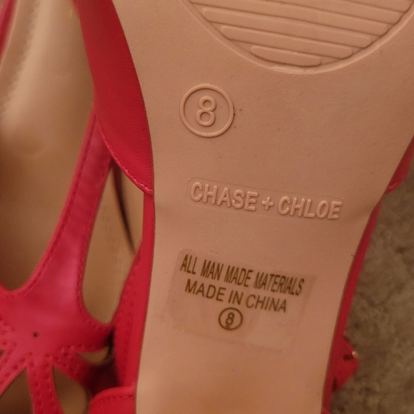 Red pumps - Picture 2 of 3